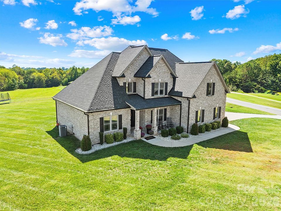 1st image of 895 Oak Ridge Farms Cir