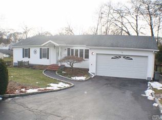 16 New Rd, Ronkonkoma, NY 11779