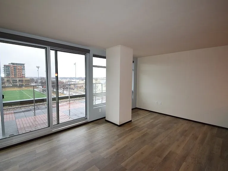 Galaxie High Rise Apartments — Photo 57