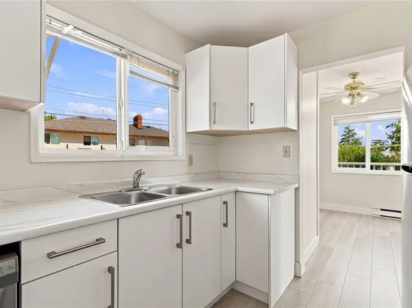 2940 Cedar Hill Rd, Victoria, BC V8T 3H9