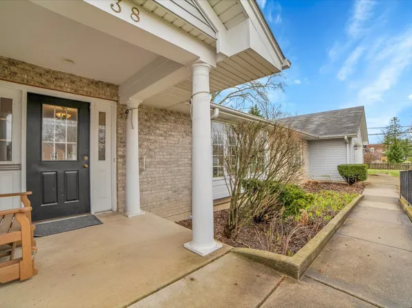 38 N Washington St, Westmont, IL 60559