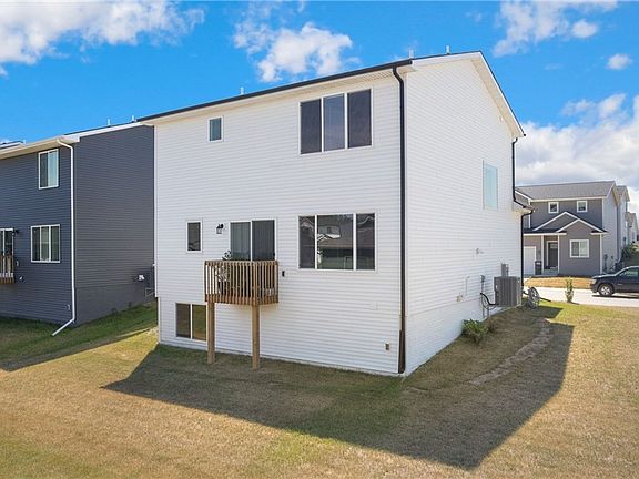 2nd image of 15153 Foxglove Ln