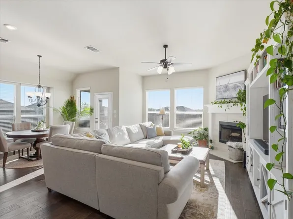 6505 Molly Anita Dr, Burleson, TX 76058