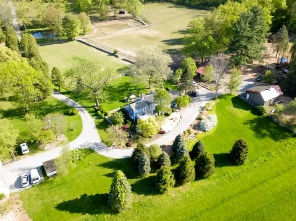17 Hollow Brook Rd, Tewksbury Twp., NJ 07830