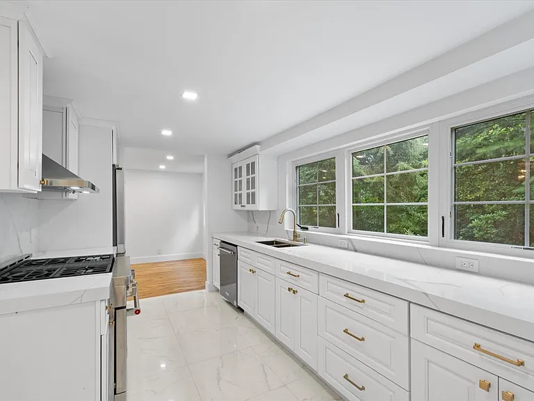 115 Old Mill Rd — Photo 17