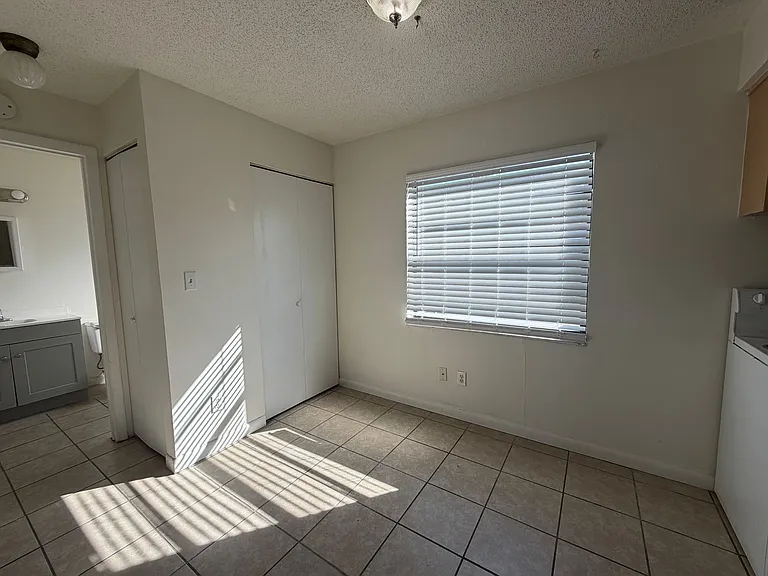 2111-2117 Citrus Blvd — Photo 4