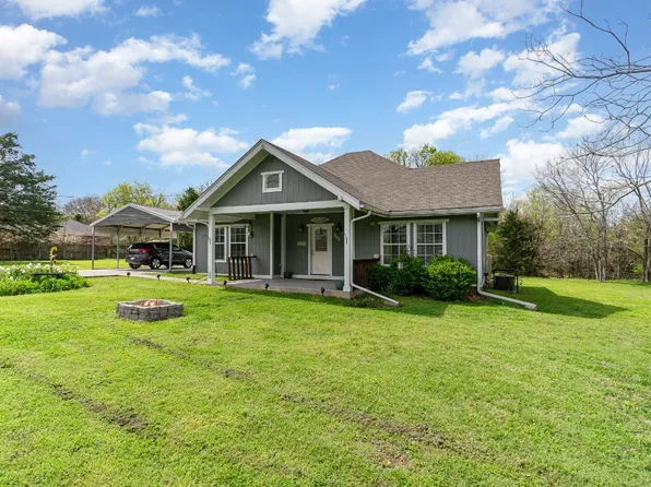 908 N Main St, Kemp, TX 75143