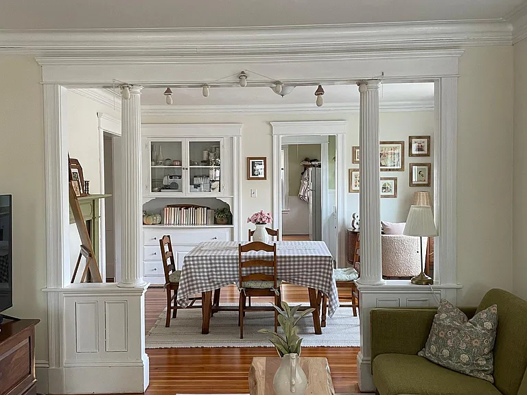 22 Roslyn St #1 — Photo 4