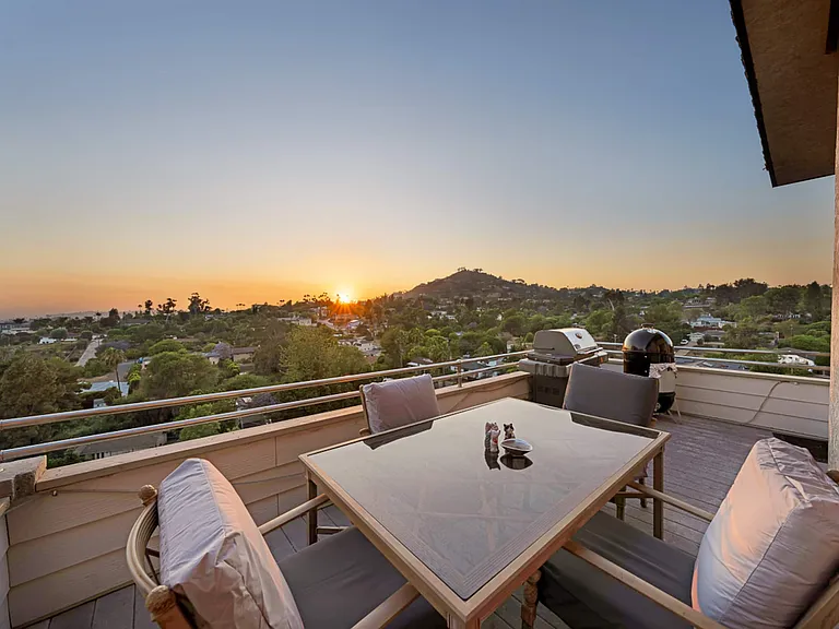 4350 Alta Mira Dr — Photo 16