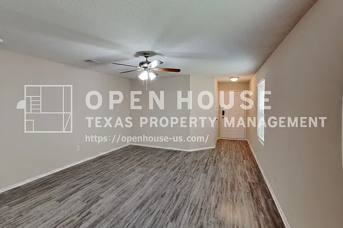 4884 Waterford Dr — Photo 4