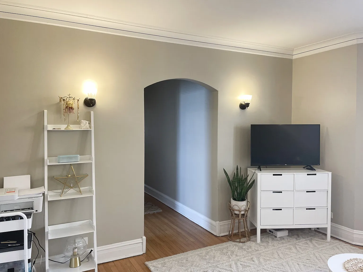 Vibrant, Sunny 1-Bed with Great, Spacious Layout in Superb Berwyn Location! — Photo 4
