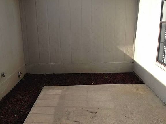 4th image of 915 Sunmeadow Dr