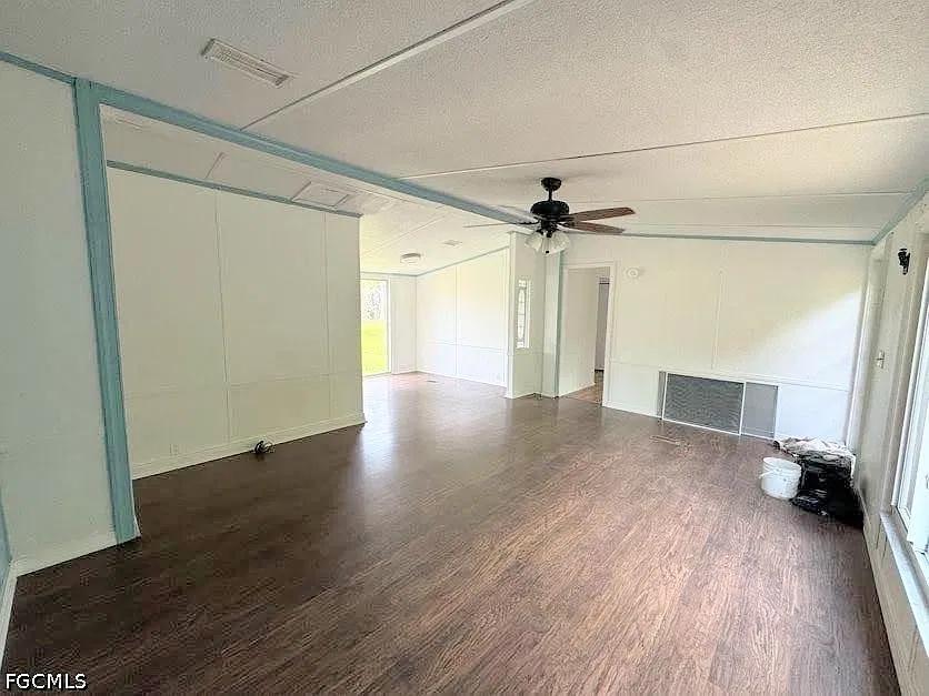 3 bed, 2.0 bath, 1104 sqft, $1,800 — Photo 4
