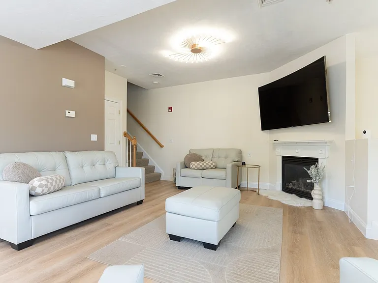 6 Knotts St #2 — Photo 5