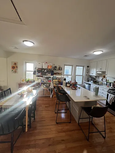 52 Raymond Ave Photo 1