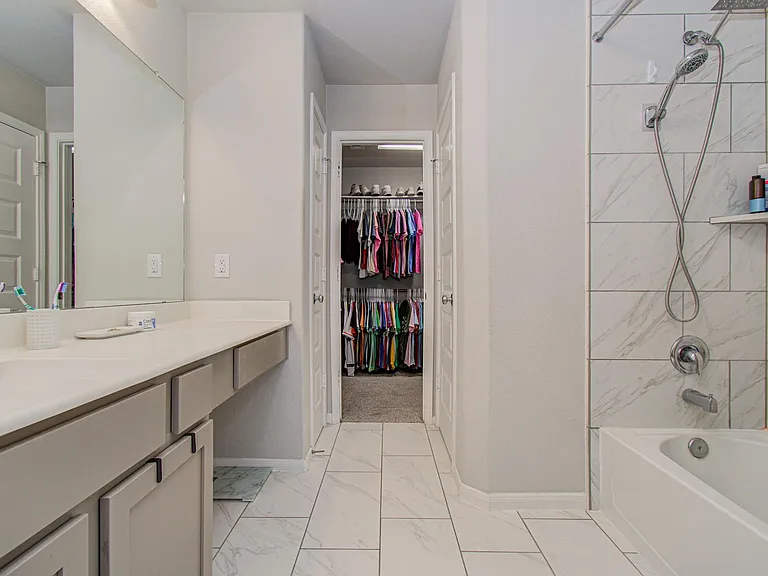 5543 Evanston Ln — Photo 12