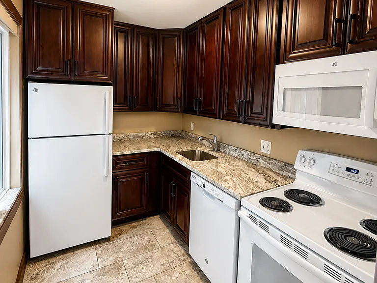 1651 J St #105 — Photo 1