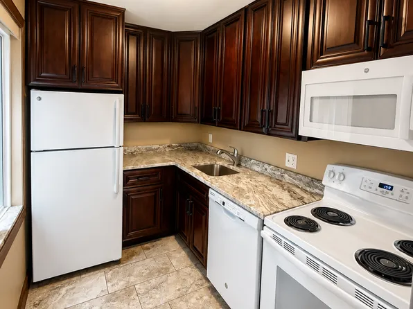 1651 J St #105, Lincoln, NE 68508