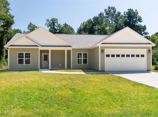 740 S Dickerson St, Burgaw, NC 28425