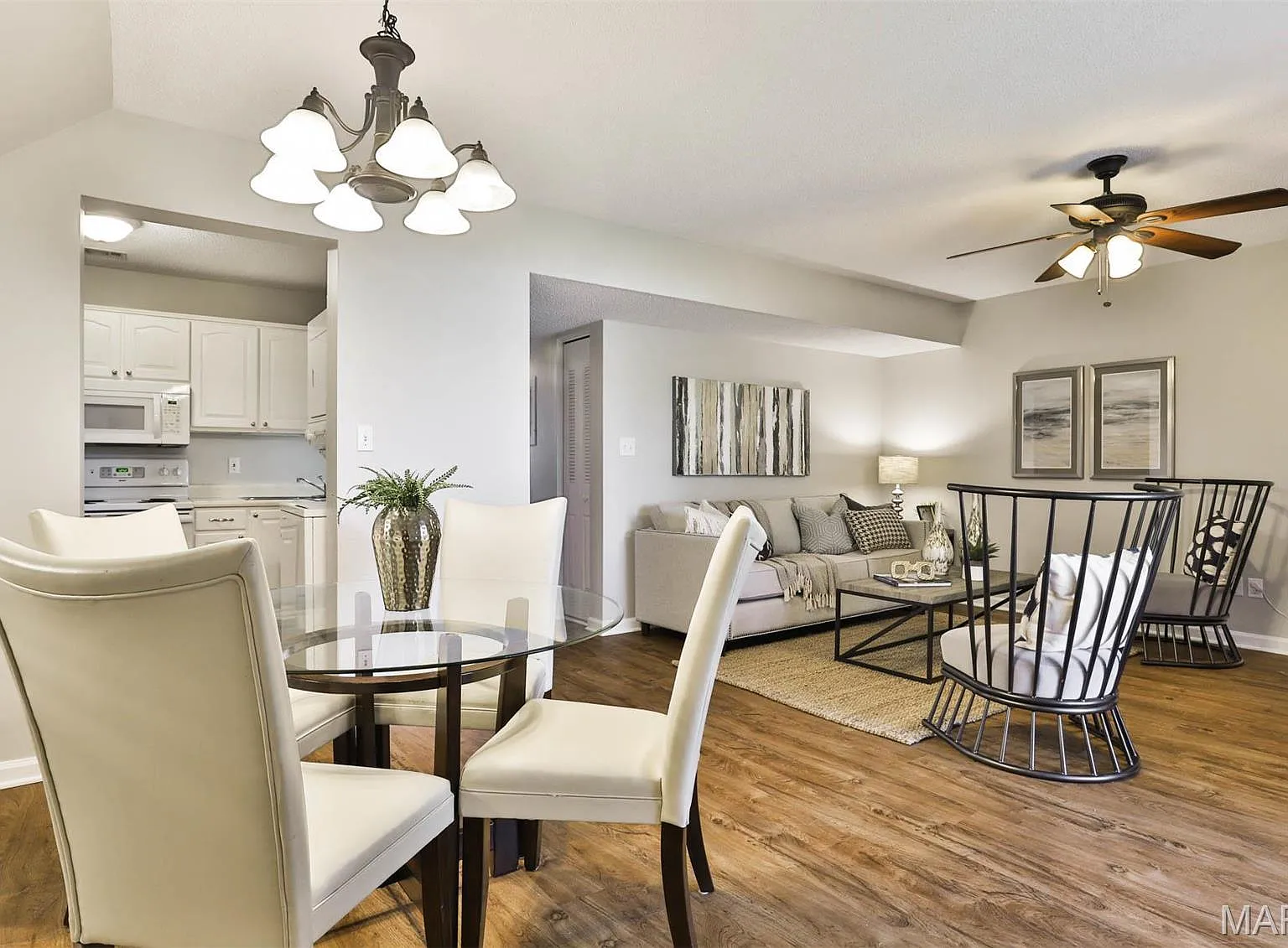 2 bed, 956 sqft, $1,695 — Photo 1