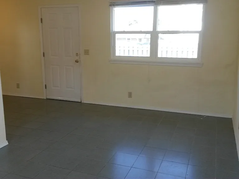910 S Campbell Ave #4 — Photo 1