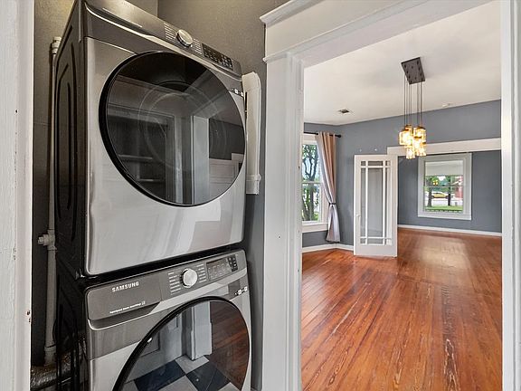 5th image of 607 W Brown St