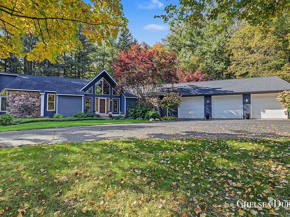 9393 Ravine Ridge Dr SE, Caledonia, MI 49316