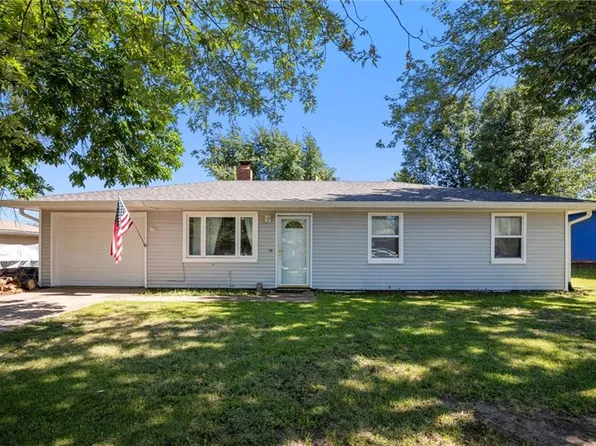 509 W Edgewood Dr, Edgerton, KS 66021