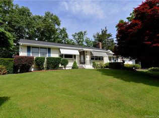 4 Toro Ln, Ansonia, CT 06401