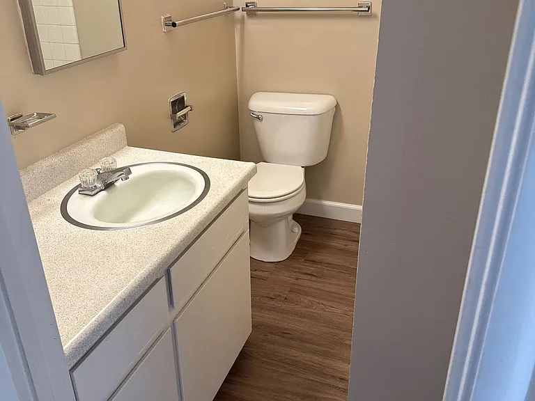 Skyway Terrace bathroom