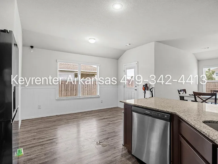 1600 Edinburgh Dr — Photo 9