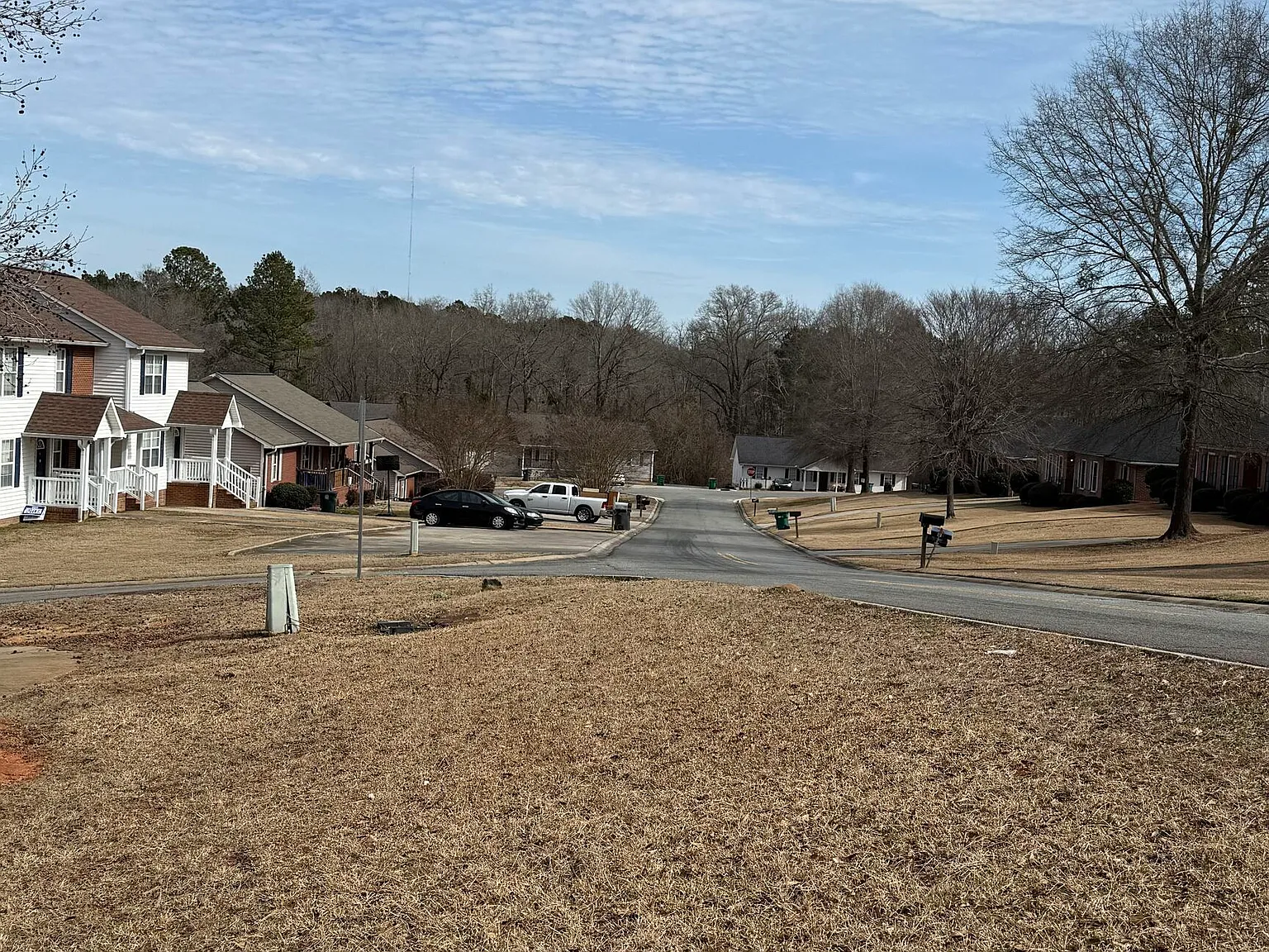 1820 N Ridge Dr NE — Photo 2
