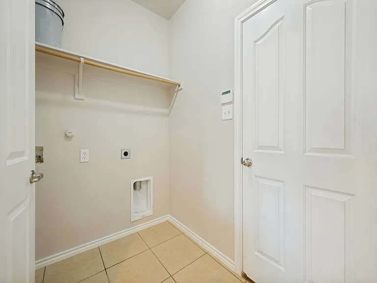 3213 Hornbeam St — Photo 22