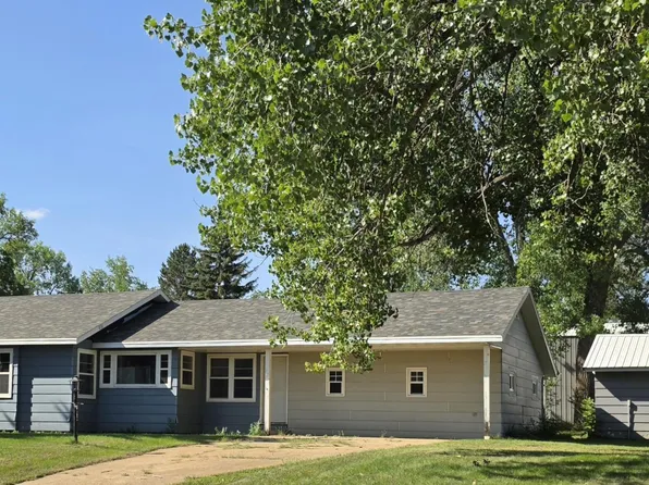 50 W 5th St, Regent, ND 58650