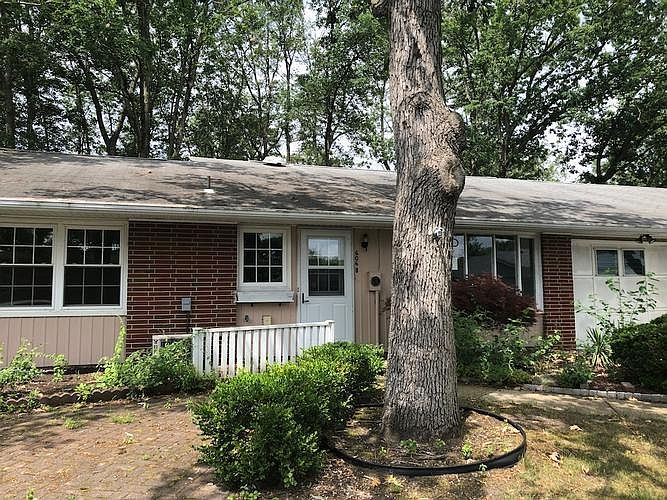 606 Lake Point Dr Lakewood NJ Zillow