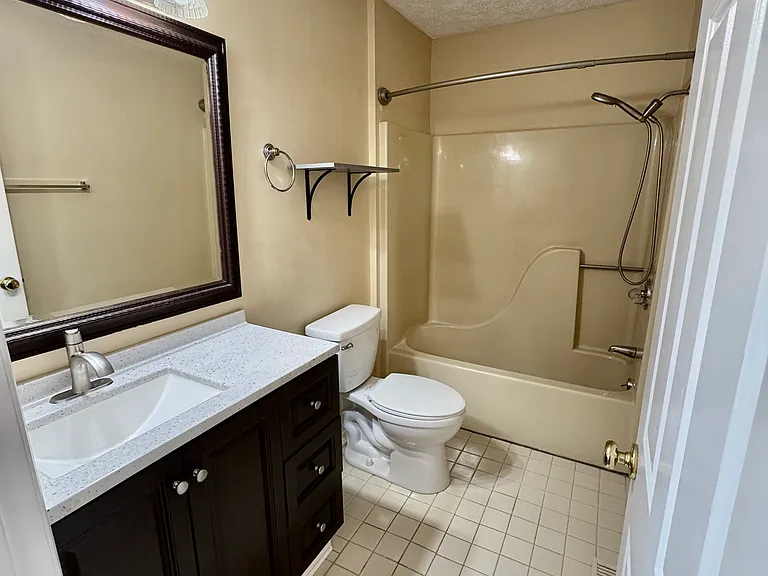 1420 Aldenwood Ln — Photo 6