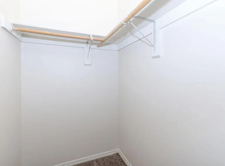 Regency Court Apartments — Photo 35