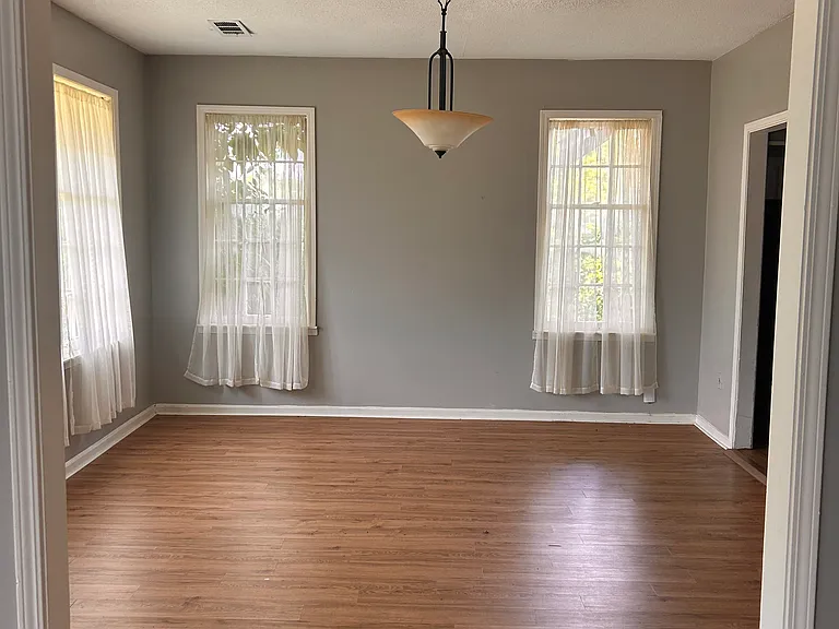 2404 Jackson Ave — Photo 9