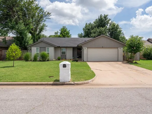 8 Corona Dr, Oklahoma City, OK 73149