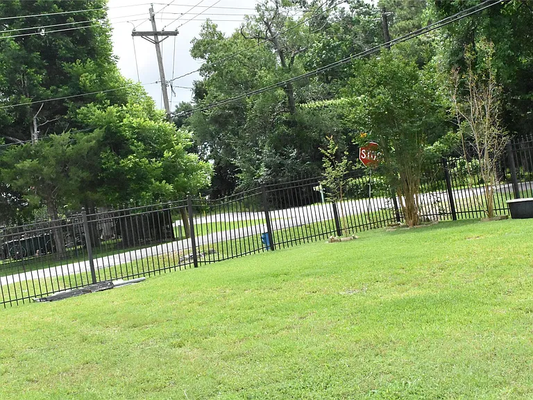 8535 Parkette Dr — Photo 34