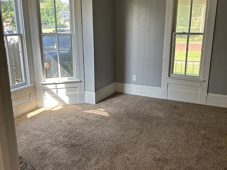 336 N Ninnescah St — Photo 2