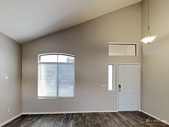 3rd image of 10390 W Amelia Ave