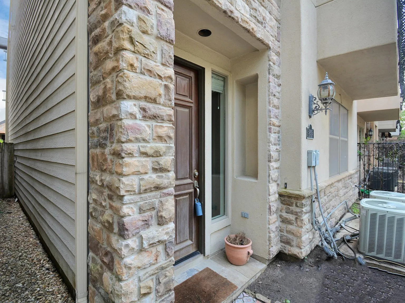 3 bed, 3.5 bath, 2197 sqft, $3,150 — Photo 3
