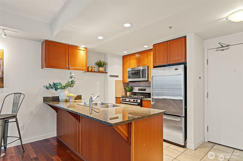 5th image of 1420 Terry Avenue #201