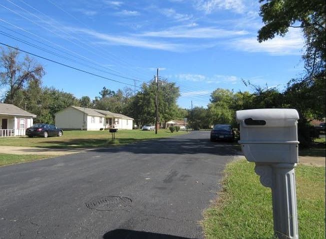 2nd image of 27 Sherwood Ln