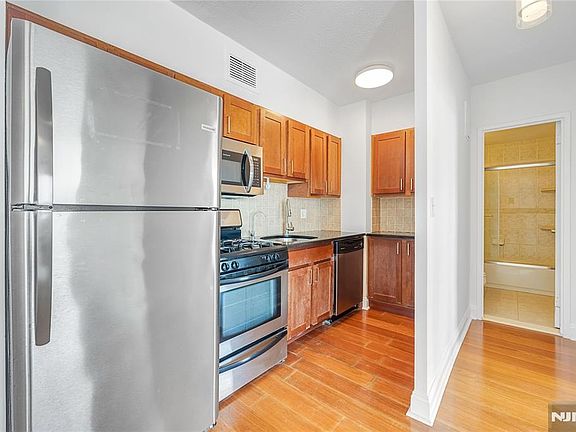 4th image of 4 Horizon Rd APT 1210