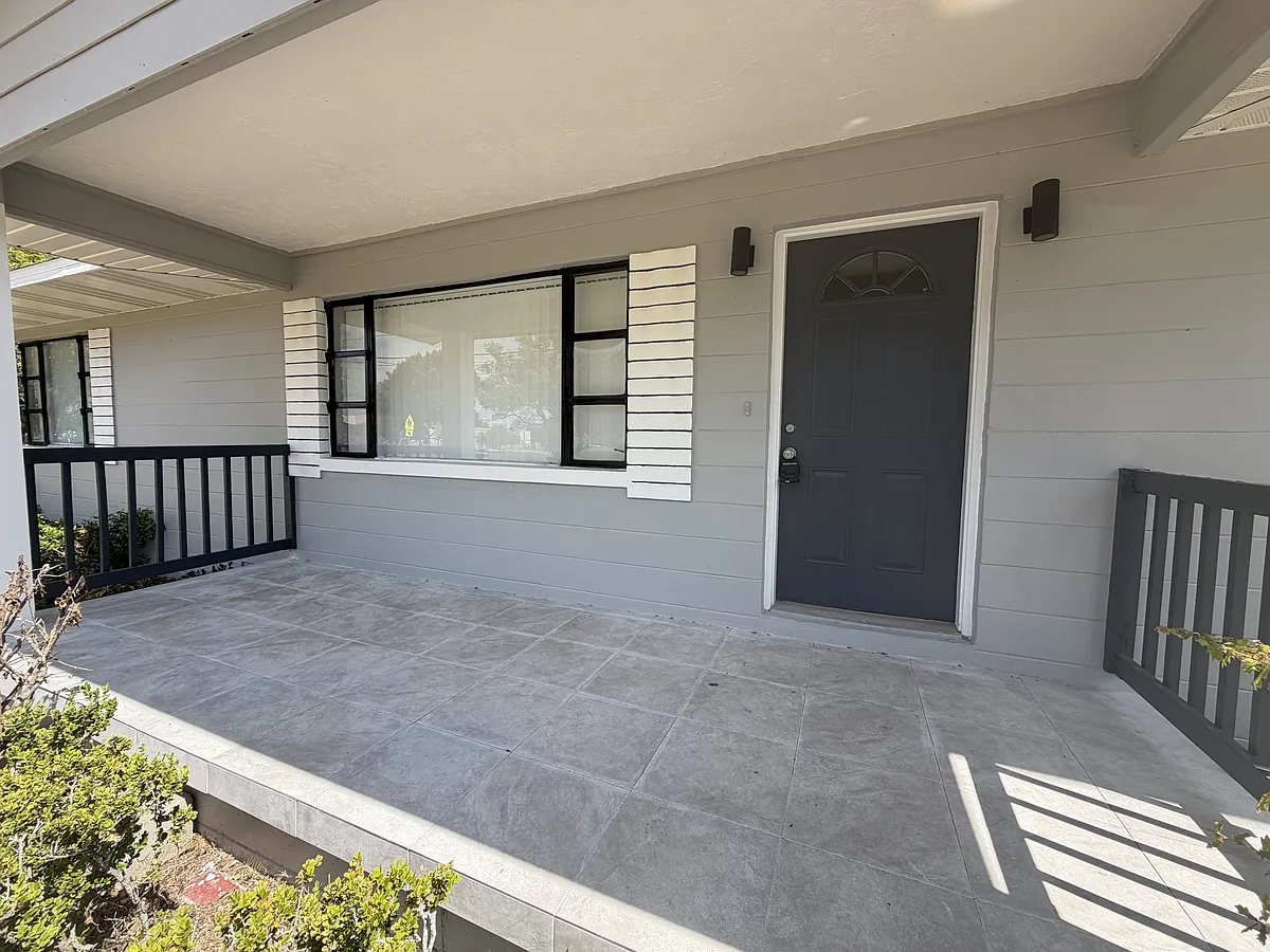 Building Photo - 131 W Atwater Ave #1