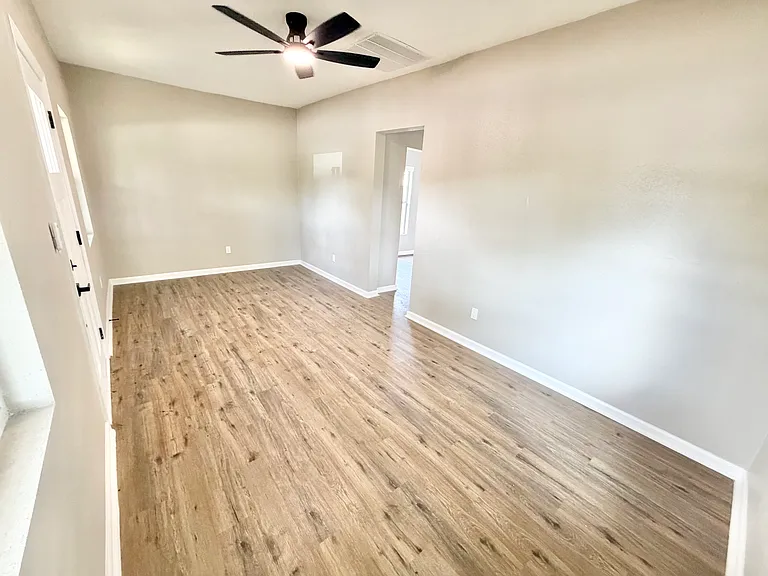 310 N Gevers St — Photo 11