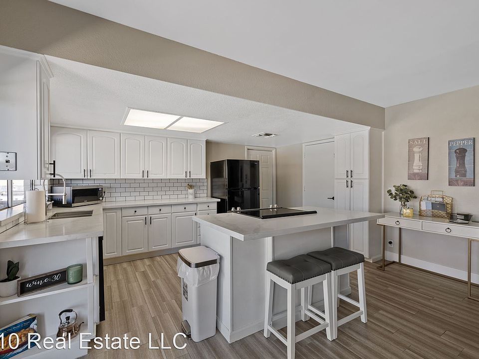 1st image of 1126 Glade Circle Vrbo #13