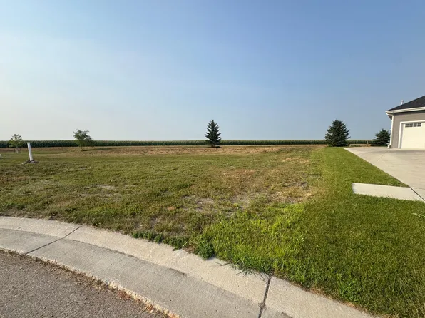 526 8th St N, Casselton, ND 58012